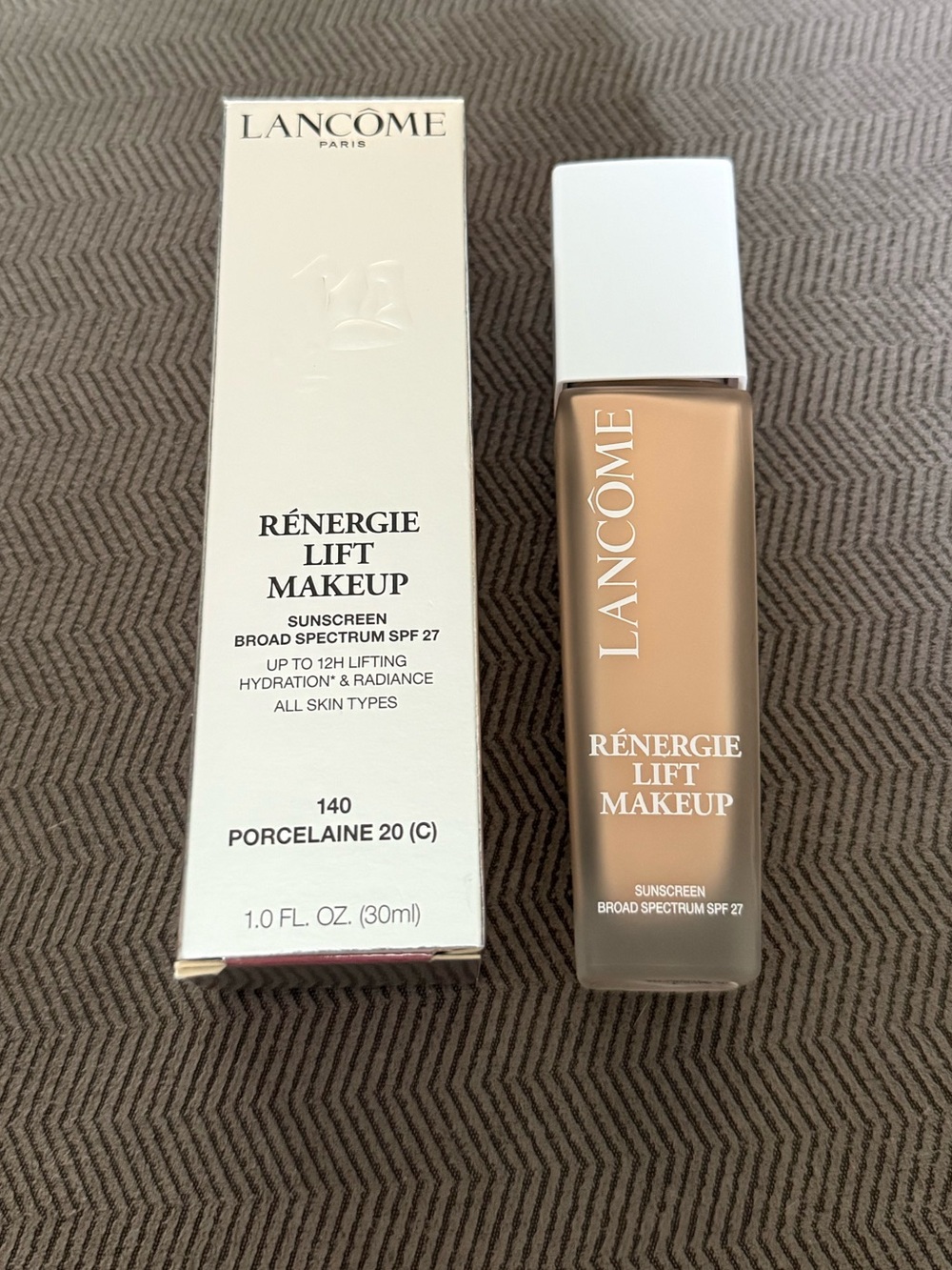 Lancôme Rénergie Lift Makeup Lightweight Liquid Foundation Shade Porcelaine 20 - Picture 2 of 7